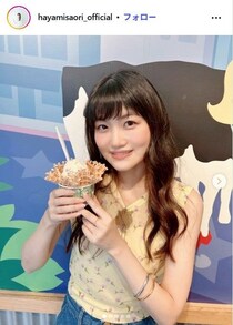 早見沙織、ノースリワンピオフショット公開「凛としててかっこいい」「スタイル抜群」の声