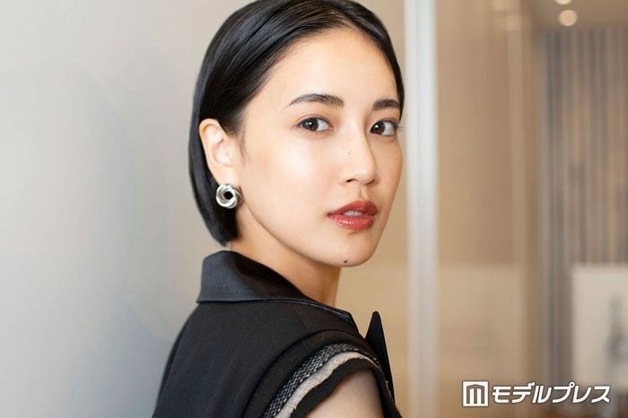 第1子妊娠の藤井夏恋、美背中全開バックレスドレス姿公開「綺麗すぎて見惚れちゃう」「女神様みたい」