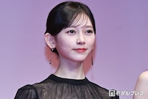 乃木坂46池田瑛紗、華やかなオフショルミニドレスショット公開「絵画から飛び出してきたみたい」「世界観が天才的」