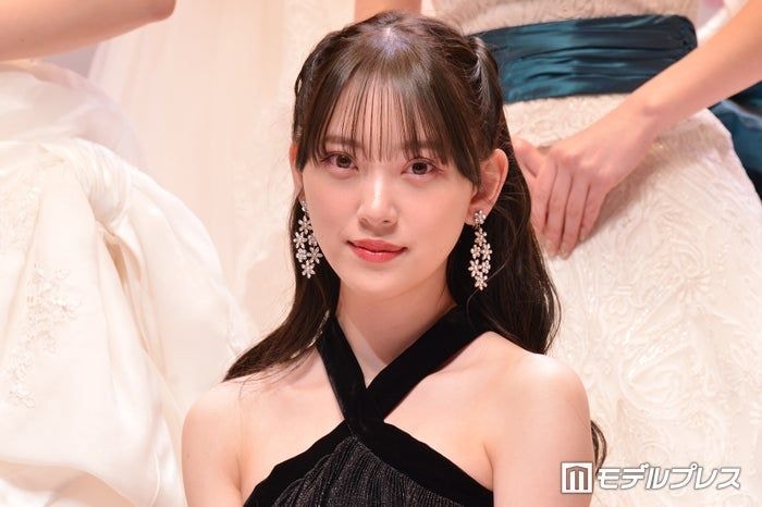 堀未央奈、クロアチアでのミニスカコーデに反響「映画のワンシーンみたい」「スタイル抜群」