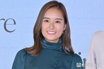 日テレ忽滑谷こころアナ「祖父とt.A.T.u.みたいな写真」街中2ショット公開「おじいちゃんスタイルいい」「笑顔がかわいい」の声