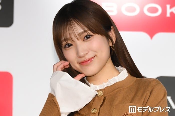 矢吹奈子、ミニスカ×ベレー帽姿で美脚披露「お人形さんみたい」「スタイル良すぎ」と反響