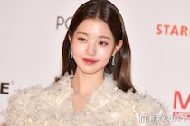 IVEウォニョン、ミニ丈ワンピで圧巻の美脚披露「お人形さんみたい」「完璧なビジュアル」の声