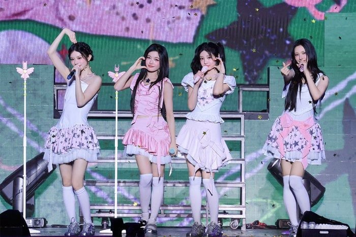 ILLIT、初ライブツアー「PRESS START」日本公演完走 HANA・JISOO&MOMOKAがサプライズ登場で新曲ステージ披露