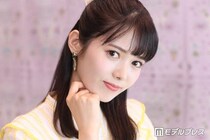谷尻萌アナ、美脚スラリのミニ丈シャツワンピ姿で蝉取り「虫かご持って無邪気」「セミ触れるのすごい」の声