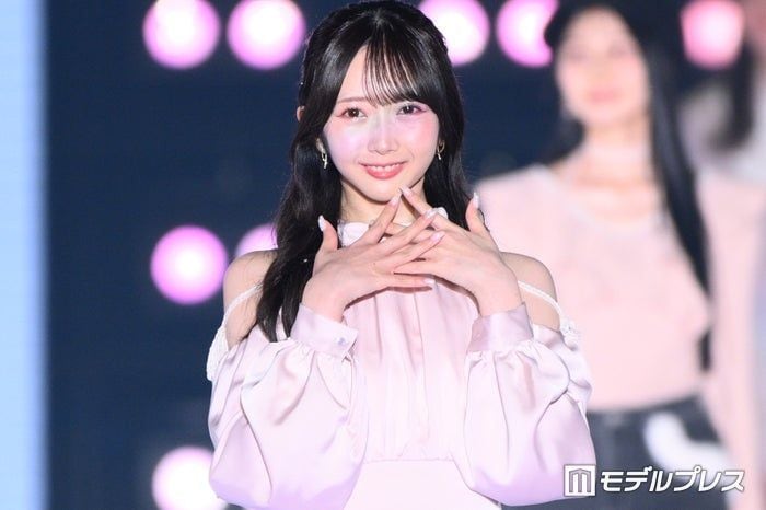 ≠ME谷崎早耶、甘めミニ丈ワンピ姿でパリディズニー満喫「リアルプリンセス」「美しすぎて直視できない」とファン悶絶