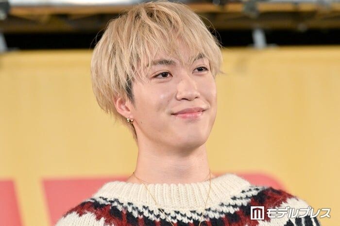 THE RAMPAGE藤原樹、肉体美際立つ圧巻パフォーマンスショットに反響「腹筋がバキバキ」「色気がだだ漏れ」