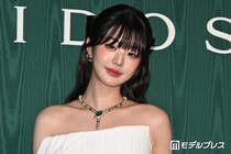 IVEウォニョン、美ウエスト全開のミニ丈ユニフォーム姿公開「女神ボディ」「完璧なスタイルにため息でる」の声