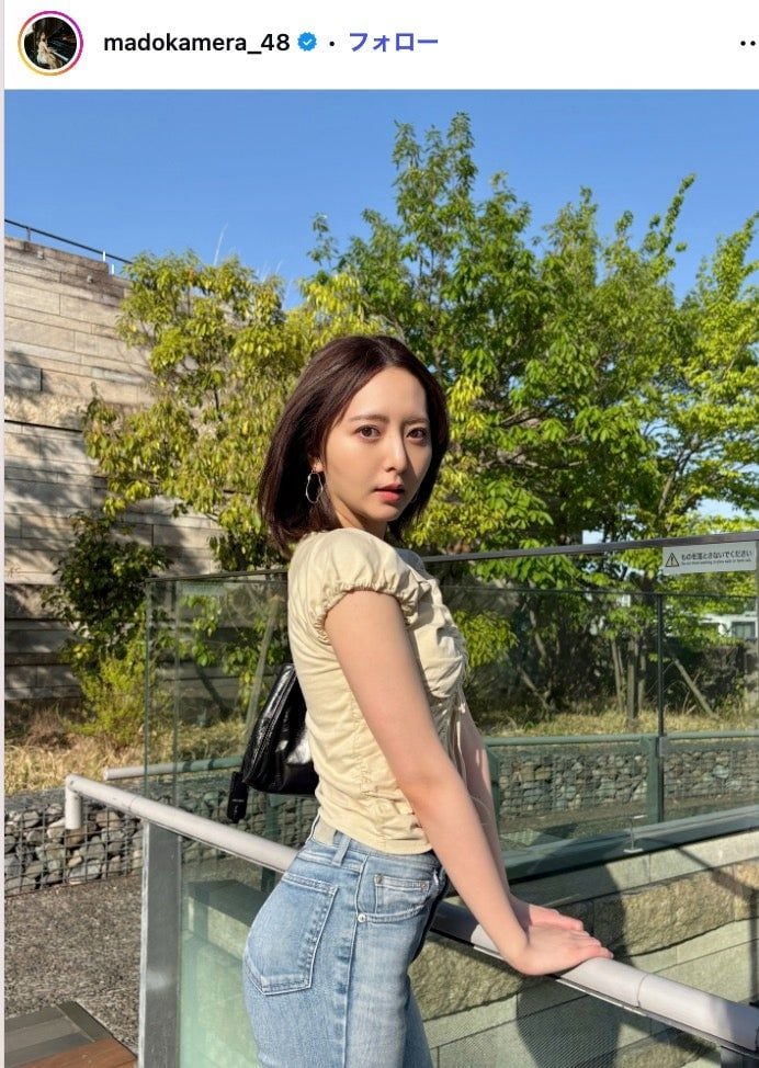 元HKT48メンバー、母親とレストランへ 美肩輝くキャミソール姿に視線集中「透明感がすごい」「お母様もエレガント」と反響
