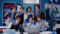 Snow Man、会社員に変身 佐久間大介＆宮舘涼太は女性役・目黒蓮もナレーションで出演