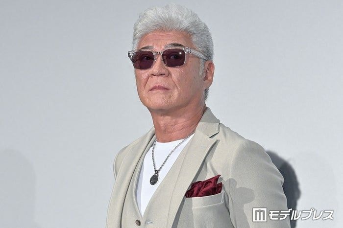 小沢仁志「朝飯抜き」3種類の揚げ物の昼食公開「ボリューム満点ですね」「縁起良さそう」