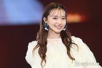 元NMB48村瀬紗英、ノースリ私服に熱視線「着こなしがおしゃれ」「鎖骨くっきりで綺麗」