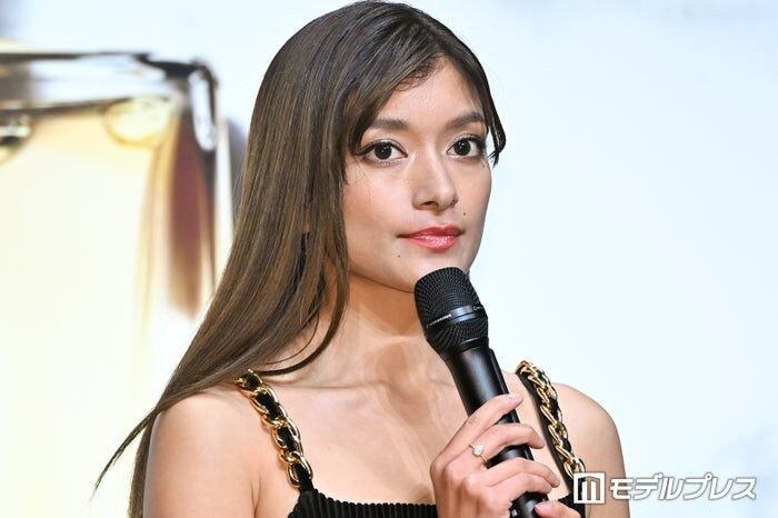 ローラ、採れたてじゃがいも料理公開「糸唐辛子の赤がアクセント」「おしゃれなカフェみたい」の声