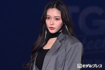 せいせい、美脚際立つガーター網タイツ×ショーパンコーデに反響「セクシーすぎる」「着こなせるの凄い」の声