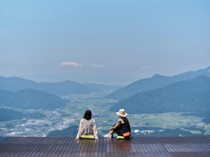 福井・勝山の絶景スポット「JAMテラス」が連日盛況 空中散歩&景色と楽しむグルメも好評