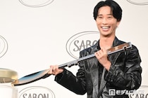 SixTONES田中樹、黒髪イメチェンで印象ガラリ 会見中に衣装チェンジで“オフ”姿も披露