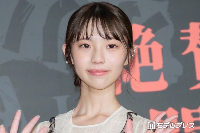 菊地姫奈、胸元ざっくりキャミソール姿公開「スタイル抜群」「セクシーすぎる」と話題