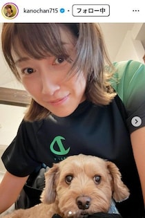 狩野舞子、ノースリ×ミニ丈から美脚披露「スタイル良くて見惚れる」「脚長すぎてびっくり」と反響