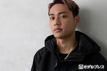 コムドットひゅうが、上裸で鍛えられた腹筋披露「めちゃくちゃ格好良い」「ビジュ爆発してる」の声