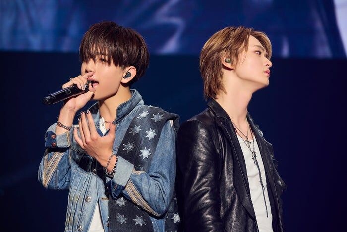 STARGLOWファンミ、縁あるベテラン芸人がMC「大先輩ってフリやめてくれる?(笑)」KANON&RUIとの舞台裏会話も