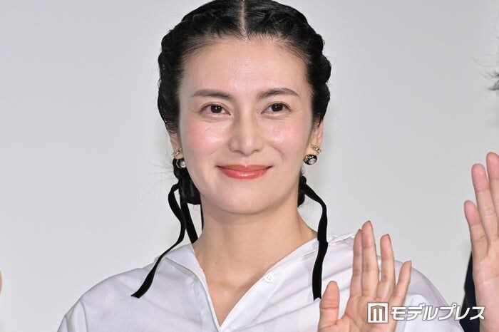 柴咲コウ、美肌輝くシースルードレス＆キャミワンピ姿に絶賛の声「ギャップに見惚れちゃう」「可愛すぎる」