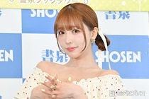 三上悠亜、ピンクビキニ姿披露「美ボディ」「スタイル最高」の声