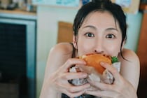 雛形あきこ、22年ぶり写真集決定 “20歳以降封印していた”水着グラビアで圧巻スタイル披露【先行カット・コメント】