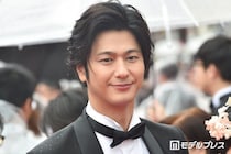 速水もこみち「いつもありがとう」妻・平山あやと肩を寄せ合う夫婦ショット公開「ずっとラブラブで素敵」「幸せオーラがすごい」と反響