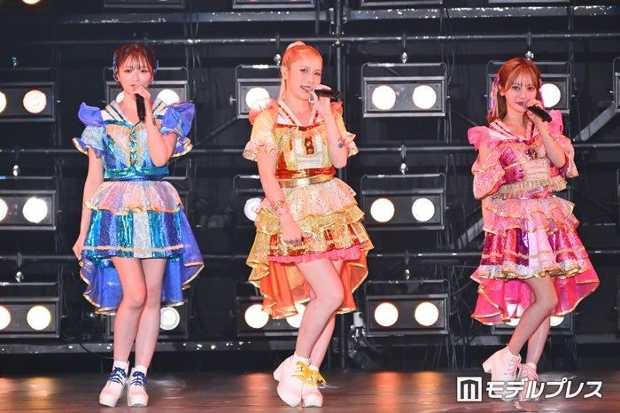ヘラヘラ三銃士ありしゃん、双子の子どもと「関コレ」ステージ登場 完全プロデュース舞台盛り上げる【関コレ2026A/W】