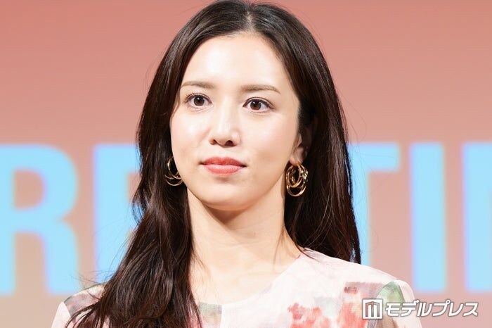 サッカー柿谷曜一朗選手の妻・丸高愛実、家族でのプール満喫ショット公開「お子さんたちが可愛すぎる」「絵になるファミリー」の声
