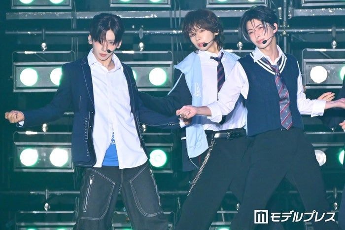 TAGRIGHT&YUMEKI(ユメキ)制服姿でコラボ 学園寸劇→キレキレダンスのギャップで魅了【関コレ2026A/W】