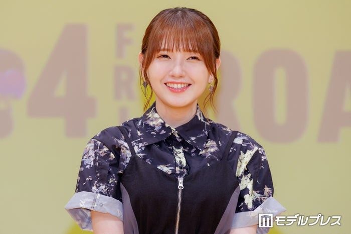 鬼頭明里、美脚スラリのショーパンコーデ披露「脚綺麗」「ふんわりした雰囲気が似合ってる」の声