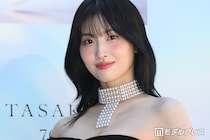 TWICEモモ、へそ出しデニムパーカーから引き締まった美ウエスト披露「腹筋が綺麗すぎる」「クールビューティー」