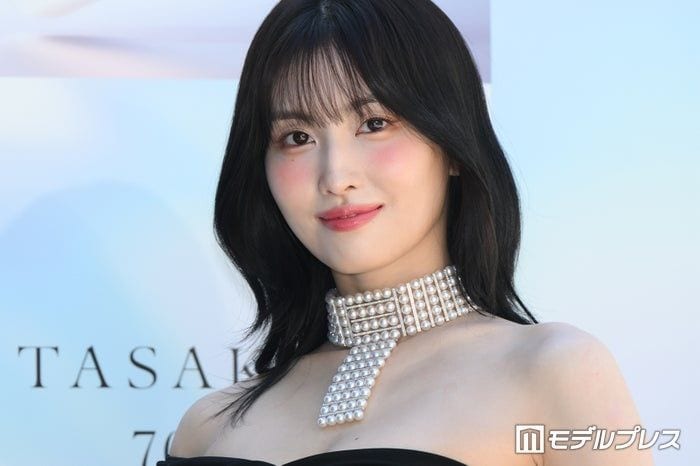 TWICEモモ、へそ出しデニムパーカーから引き締まった美ウエスト披露「腹筋が綺麗すぎる」「クールビューティー」