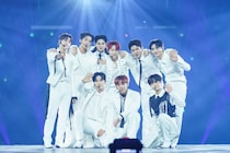 Wanna One、9年ぶり降臨に歓声＆伝説蘇るパフォーマンス 不在メンバーの思い乗せ「次は必ず一緒に」【KCON LA 2026】