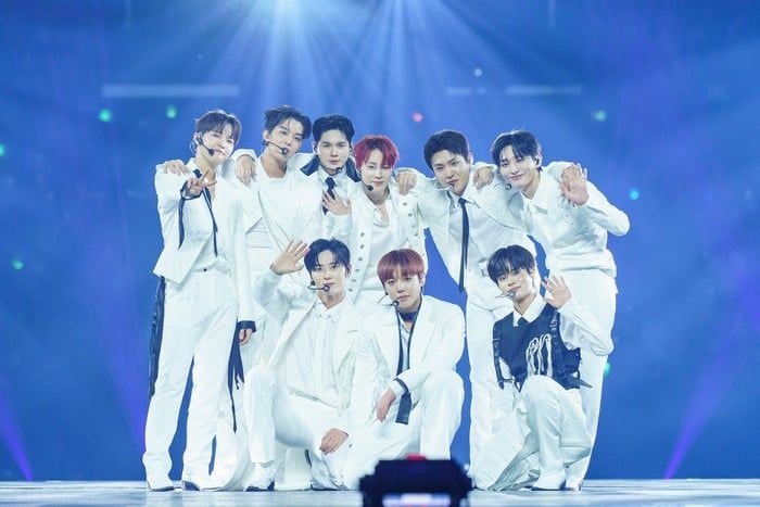 Wanna One、9年ぶり降臨に歓声＆伝説蘇るパフォーマンス 不在メンバーの思い乗せ「次は必ず一緒に」【KCON LA 2026】