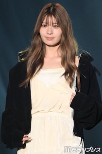 星乃夢奈、ハイトーンヘアで雰囲気ガラリ キャミワンピから美肩のぞかせる【TGC松山2026】