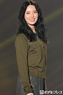 小林由依、美脚披露「綺麗で理想」「かわいすぎる」と反響【TGC松山2026】