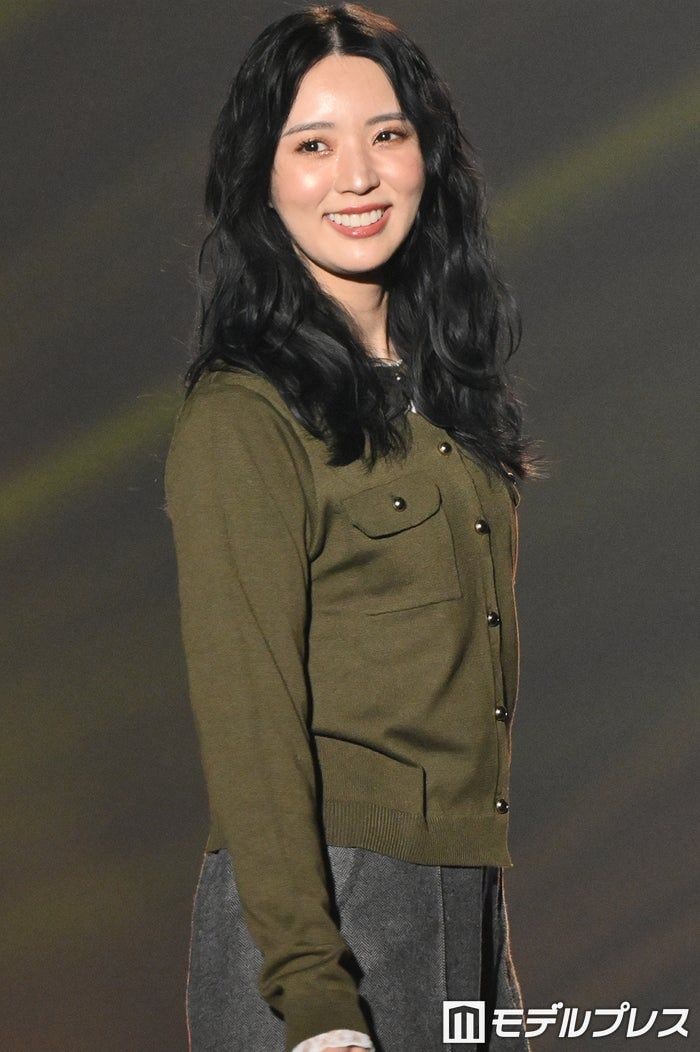 小林由依、美脚披露「綺麗で理想」「かわいすぎる」と反響【TGC松山2026】