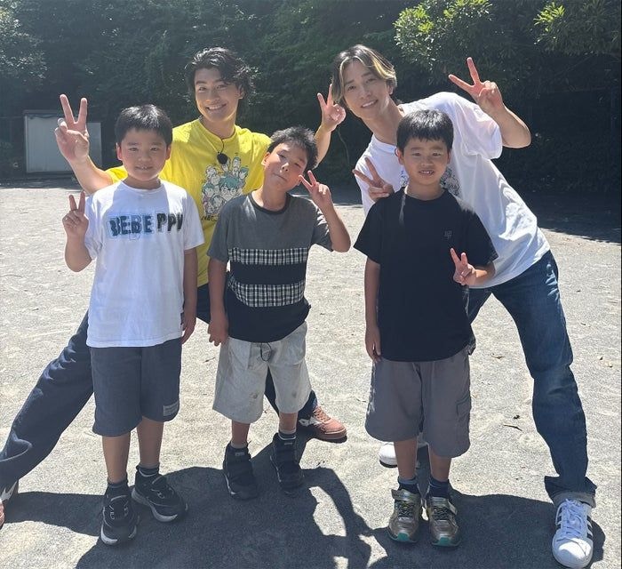 「24時間テレビ49」企画情報発表 SixTONES田中樹&森本慎太郎が三兄弟の大冒険見守る ちゃんみな&京本大我が青山剛昌へSPインタビュー