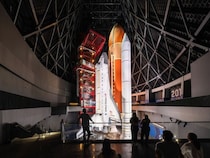 宇宙船エンデバーが“発射ポーズ”で恒久展示 米カリフォルニアに「サミュエル・オシン航空宇宙センター」11月開館へ