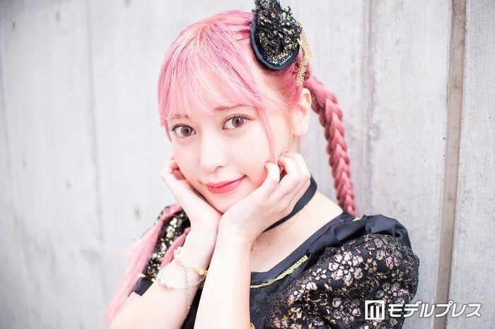 ヘラヘラ三銃士・まりな、美ボディ際立つビキニ姿「肌綺麗すぎます」「憧れのボディライン」