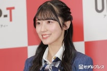 AKB48佐藤綺星、ノースリミニワンピから美脚スラリ「モノトーンで大人可愛い」「透明感レベチ」と反響