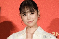 高橋ひかる、肩出しトップス姿で京都満喫「透明感が凄い」「オーラ出てる」の声
