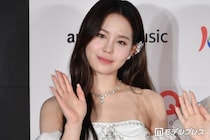 NiziUマコ「久しぶりの」ディズニー満喫ショットに「カチューシャめっちゃ似合ってる」「可愛い子が2人並んでる」と反響
