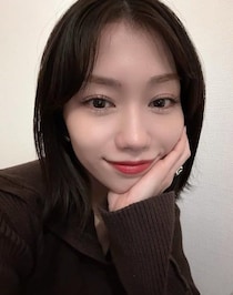 元AKB48メンバー、美脚透けるノースリワンピ姿に反響「黒が大人っぽくて素敵」「腰の位置が高くて神スタイル」