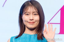 有村架純、大胆背中開き衣装オフショットに反響「たたずまいからオーラが出てる」「後ろ姿も美人」