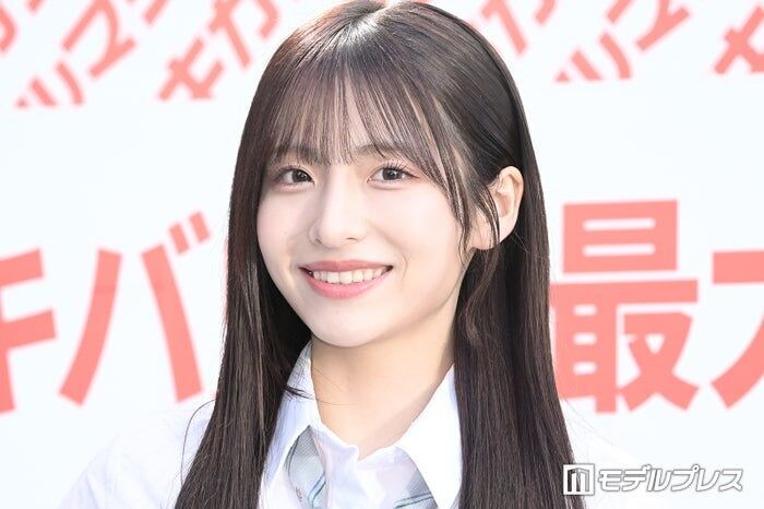 AKB48メンバー、美脚際立つミニスカ制服ショットに絶賛の声「スタイル良くて憧れ」「めっちゃ似合ってる」