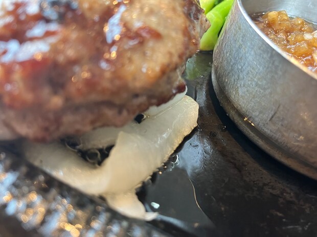 【スエヒロ館】1573円ランチ「国産牛ハンバーグ」食べたら「肉がうますぎる！」一口で衝撃の画像9