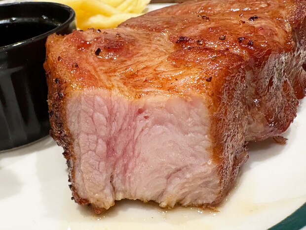 「想像よりはるかにデカい！」急増の行列店【マロリーポークステーキ】「1040円ランチ」お得すぎて驚き！の画像18